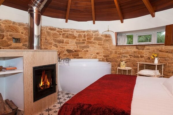 hoteles con chimenea y jacuzzi